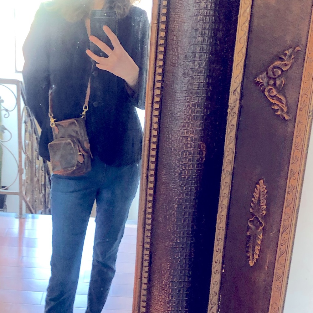 Authentic adorable vintage LV crossbody .